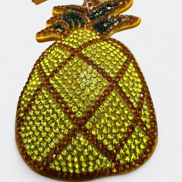 Sparkly Pineapple Keychain with Tassel & Bell Charm – Fun Summer Bag Accessory - Picture 4 of 14